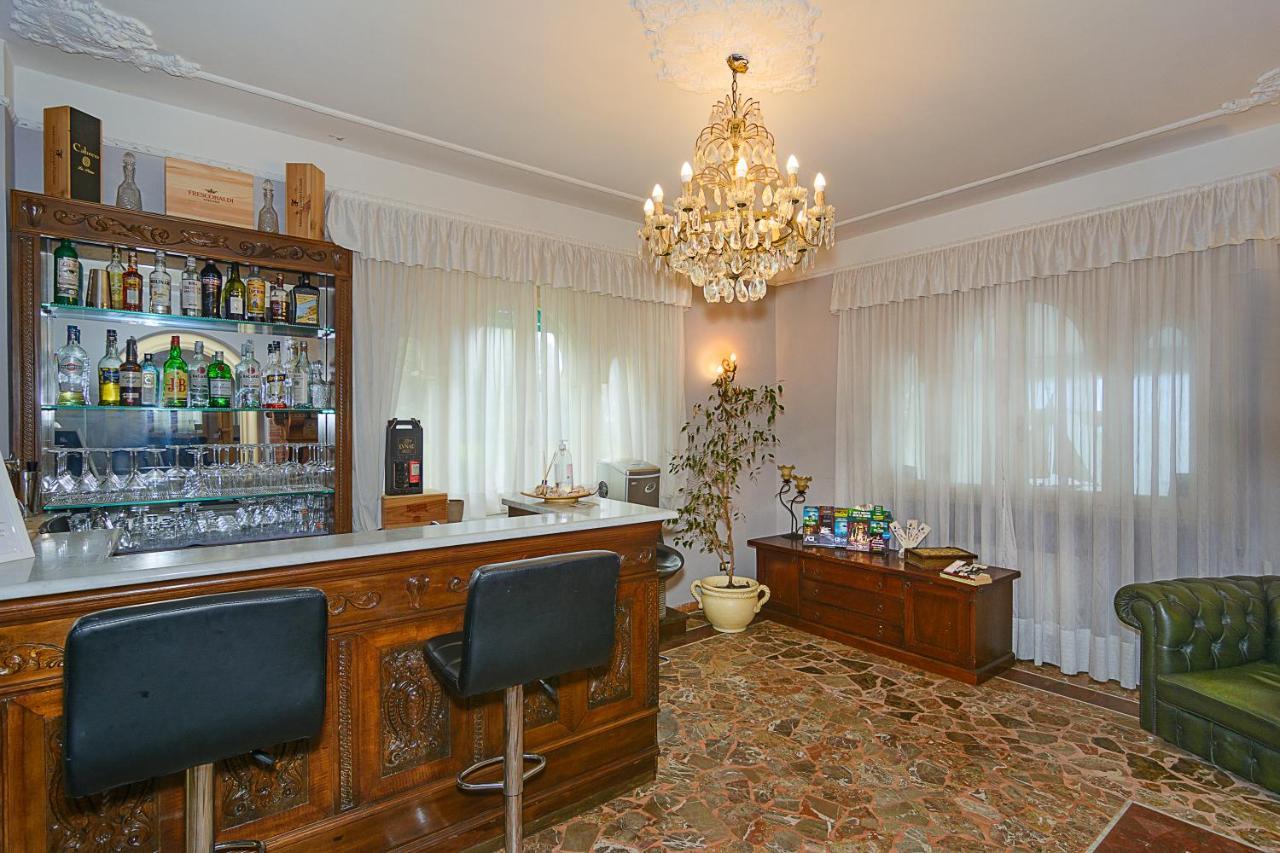 Hotel Poseidon Марина-ді-П'єтразанта Екстер'єр фото