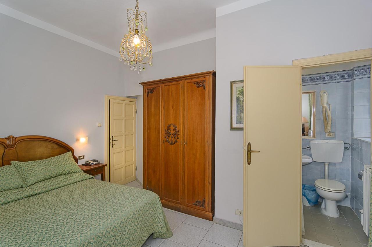 Hotel Poseidon Марина-ді-П'єтразанта Екстер'єр фото