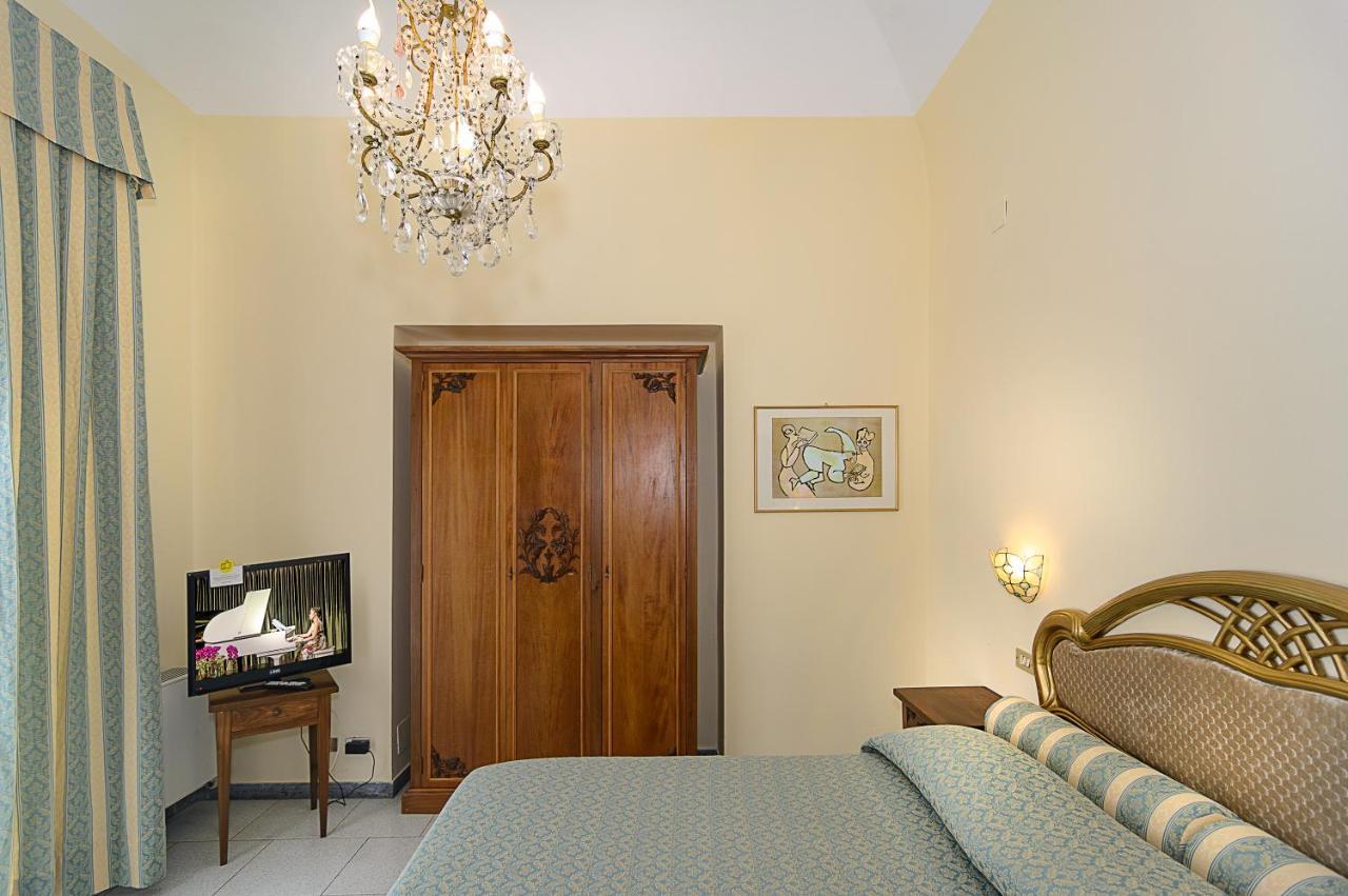 Hotel Poseidon Марина-ді-П'єтразанта Екстер'єр фото