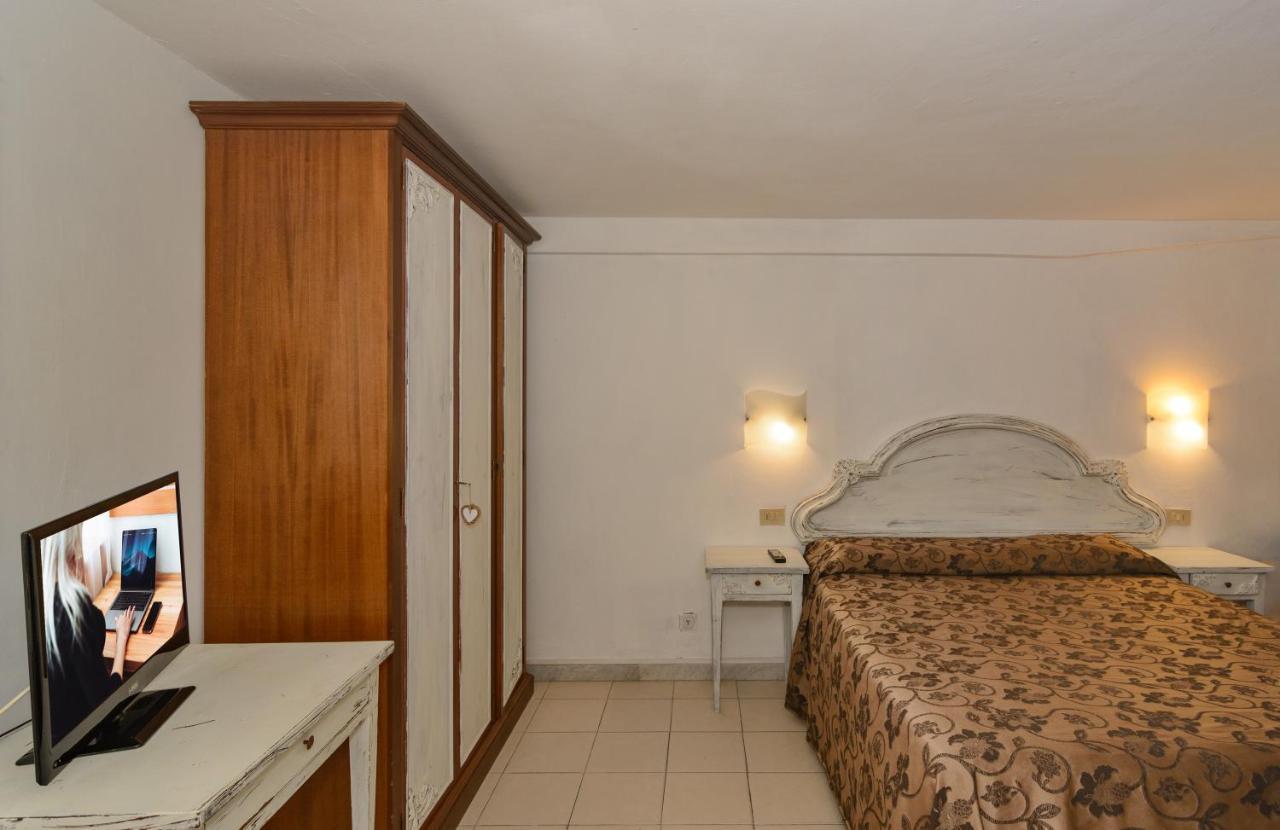 Hotel Poseidon Марина-ді-П'єтразанта Екстер'єр фото