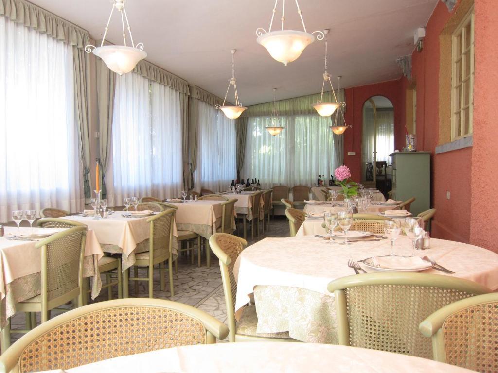 Hotel Poseidon Марина-ді-П'єтразанта Екстер'єр фото