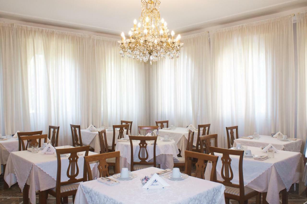 Hotel Poseidon Марина-ді-П'єтразанта Екстер'єр фото