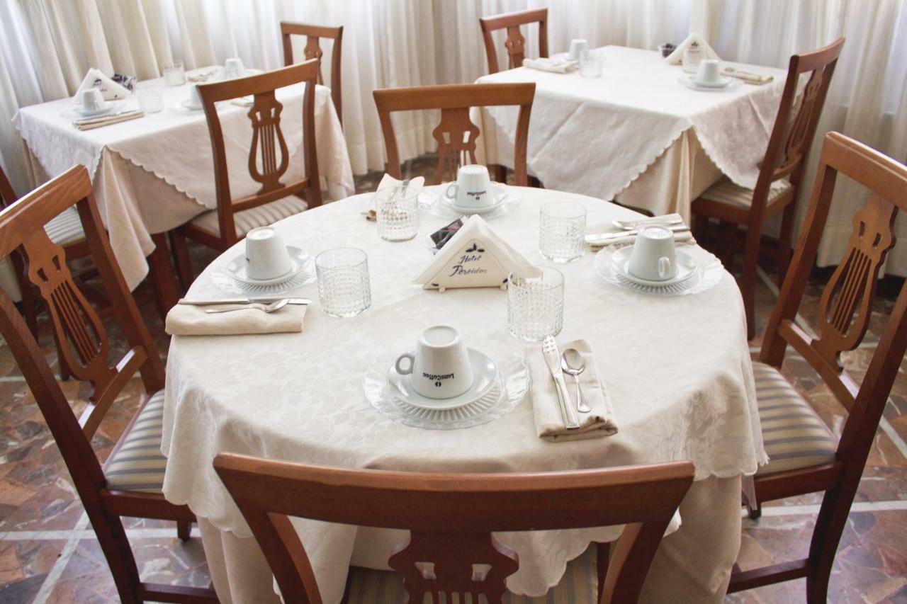 Hotel Poseidon Марина-ді-П'єтразанта Екстер'єр фото