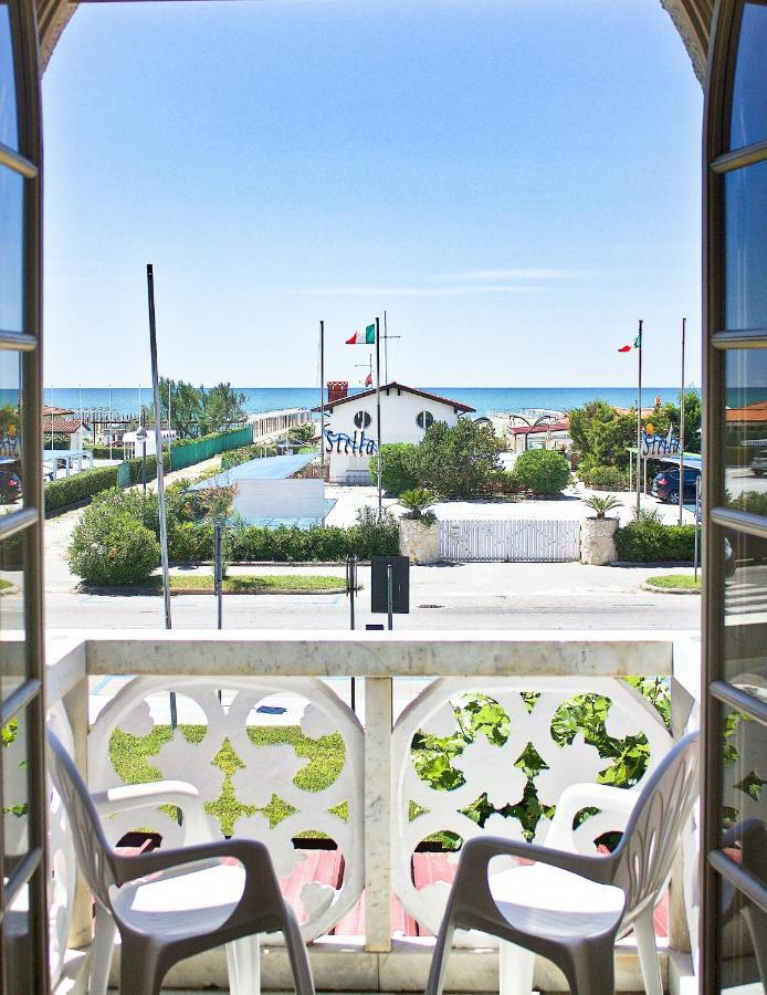 Hotel Poseidon Марина-ді-П'єтразанта Екстер'єр фото